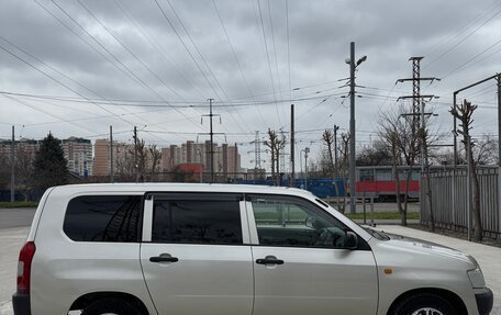 Toyota Probox I, 2010 год, 699 000 рублей, 2 фотография