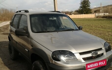 Chevrolet Niva I рестайлинг, 2013 год, 590 000 рублей, 2 фотография