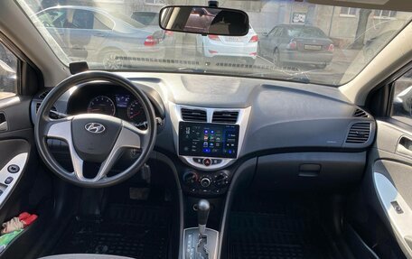 Hyundai Solaris II рестайлинг, 2011 год, 700 000 рублей, 1 фотография