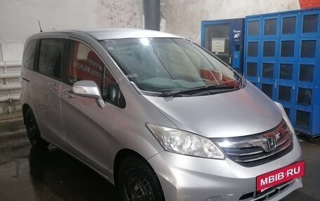 Honda Freed I, 2013 год, 1 200 000 рублей, 2 фотография