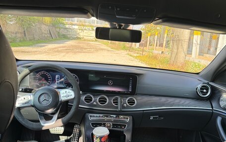 Mercedes-Benz E-Класс, 2019 год, 2 450 000 рублей, 4 фотография