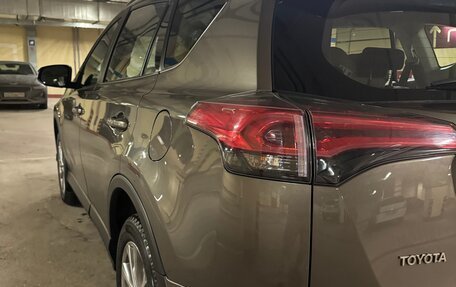 Toyota RAV4, 2018 год, 3 450 000 рублей, 6 фотография