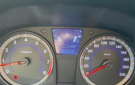 Hyundai Solaris II рестайлинг, 2011 год, 700 000 рублей, 10 фотография