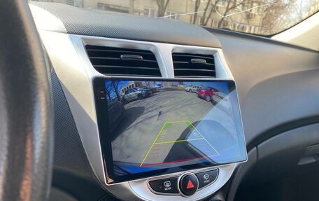 Hyundai Solaris II рестайлинг, 2011 год, 700 000 рублей, 11 фотография