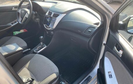 Hyundai Solaris II рестайлинг, 2011 год, 700 000 рублей, 4 фотография