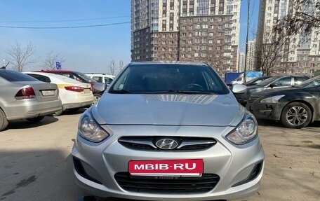 Hyundai Solaris II рестайлинг, 2011 год, 700 000 рублей, 3 фотография