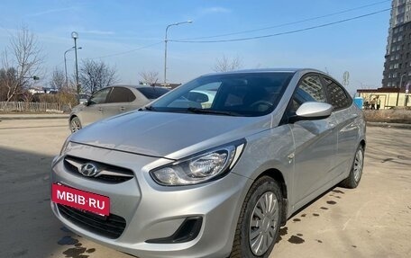 Hyundai Solaris II рестайлинг, 2011 год, 700 000 рублей, 8 фотография