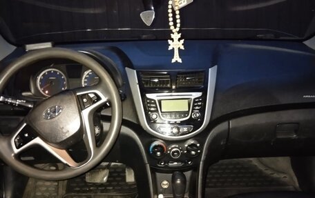 Hyundai Solaris II рестайлинг, 2013 год, 600 000 рублей, 2 фотография