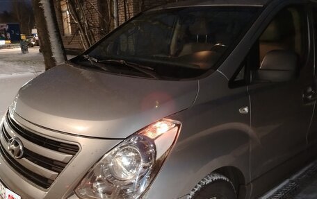 Hyundai Grand Starex Grand Starex I рестайлинг 2, 2017 год, 3 210 000 рублей, 4 фотография