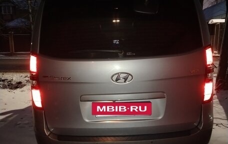 Hyundai Grand Starex Grand Starex I рестайлинг 2, 2017 год, 3 210 000 рублей, 3 фотография