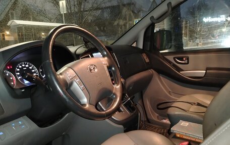 Hyundai Grand Starex Grand Starex I рестайлинг 2, 2017 год, 3 210 000 рублей, 13 фотография