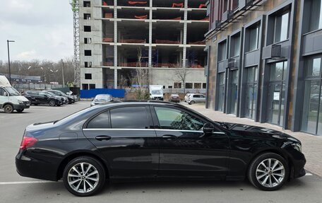 Mercedes-Benz E-Класс, 2019 год, 2 500 000 рублей, 12 фотография