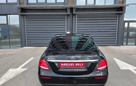 Mercedes-Benz E-Класс, 2019 год, 2 500 000 рублей, 10 фотография