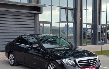 Mercedes-Benz E-Класс, 2019 год, 2 500 000 рублей, 2 фотография