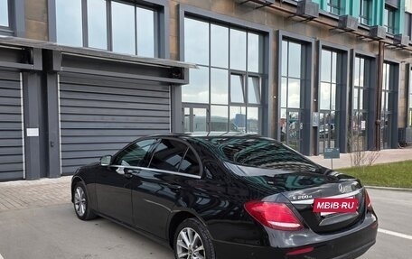 Mercedes-Benz E-Класс, 2019 год, 2 500 000 рублей, 9 фотография