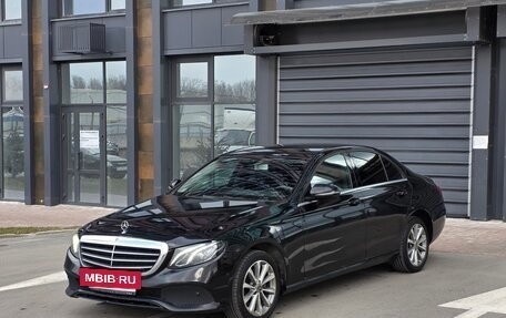 Mercedes-Benz E-Класс, 2019 год, 2 500 000 рублей, 4 фотография