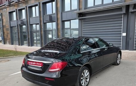 Mercedes-Benz E-Класс, 2019 год, 2 500 000 рублей, 11 фотография