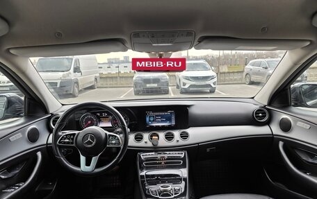 Mercedes-Benz E-Класс, 2019 год, 2 500 000 рублей, 14 фотография