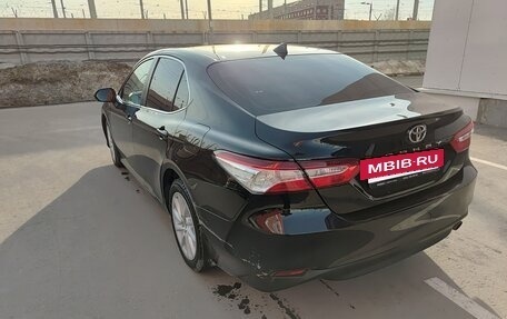 Toyota Camry, 2021 год, 2 700 000 рублей, 4 фотография