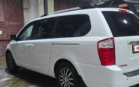 KIA Carnival III, 2011 год, 1 950 000 рублей, 2 фотография