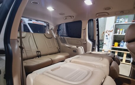 KIA Carnival III, 2011 год, 1 950 000 рублей, 13 фотография