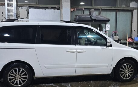 KIA Carnival III, 2011 год, 1 950 000 рублей, 3 фотография