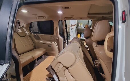 KIA Carnival III, 2011 год, 1 950 000 рублей, 14 фотография