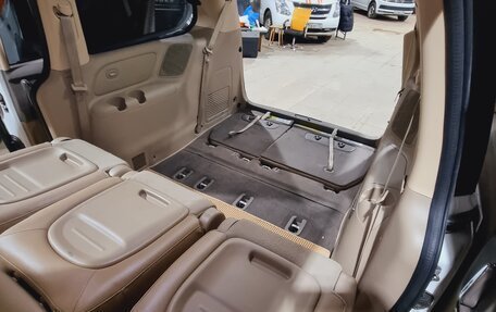 KIA Carnival III, 2011 год, 1 950 000 рублей, 18 фотография