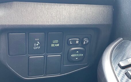 Toyota Prius, 2013 год, 1 359 000 рублей, 13 фотография