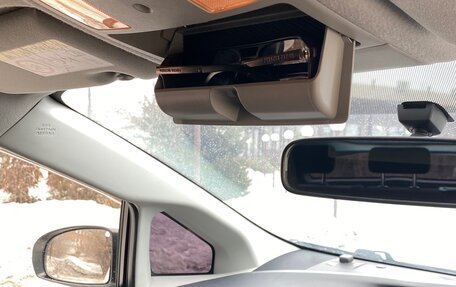 Toyota Prius, 2013 год, 1 359 000 рублей, 10 фотография