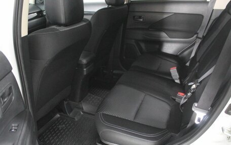 Mitsubishi Outlander III рестайлинг 3, 2018 год, 2 130 000 рублей, 14 фотография