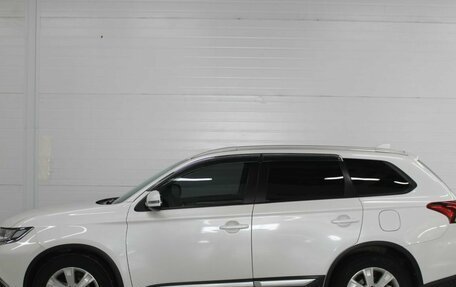 Mitsubishi Outlander III рестайлинг 3, 2018 год, 2 130 000 рублей, 9 фотография