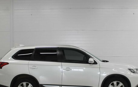 Mitsubishi Outlander III рестайлинг 3, 2018 год, 2 130 000 рублей, 4 фотография