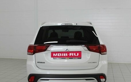Mitsubishi Outlander III рестайлинг 3, 2018 год, 2 130 000 рублей, 7 фотография