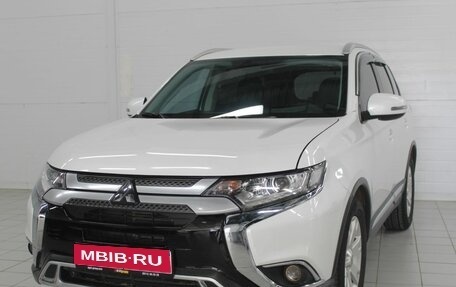 Mitsubishi Outlander III рестайлинг 3, 2018 год, 2 130 000 рублей, 1 фотография