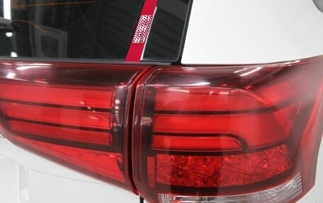 Mitsubishi Outlander III рестайлинг 3, 2018 год, 2 130 000 рублей, 10 фотография