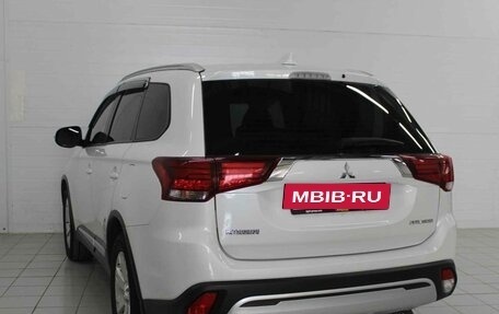 Mitsubishi Outlander III рестайлинг 3, 2018 год, 2 130 000 рублей, 8 фотография