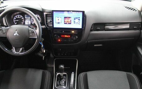 Mitsubishi Outlander III рестайлинг 3, 2018 год, 2 130 000 рублей, 17 фотография