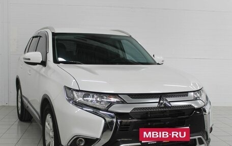 Mitsubishi Outlander III рестайлинг 3, 2018 год, 2 130 000 рублей, 3 фотография
