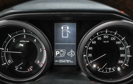 Toyota Land Cruiser Prado 150 рестайлинг 2, 2011 год, 2 699 000 рублей, 13 фотография