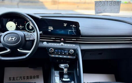 Hyundai Elantra, 2023 год, 1 740 000 рублей, 16 фотография