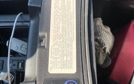 Toyota Land Cruiser Prado 150 рестайлинг 2, 2014 год, 3 890 000 рублей, 10 фотография