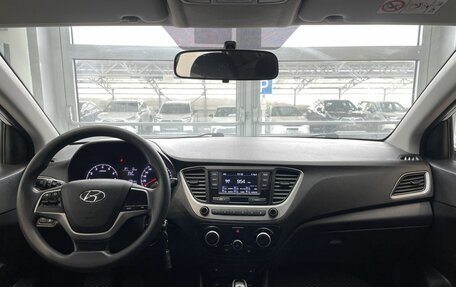 Hyundai Solaris II рестайлинг, 2018 год, 1 160 000 рублей, 10 фотография