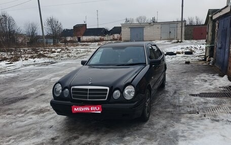 Mercedes-Benz E-Класс, 1997 год, 550 000 рублей, 1 фотография