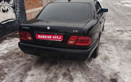 Mercedes-Benz E-Класс, 1997 год, 550 000 рублей, 5 фотография