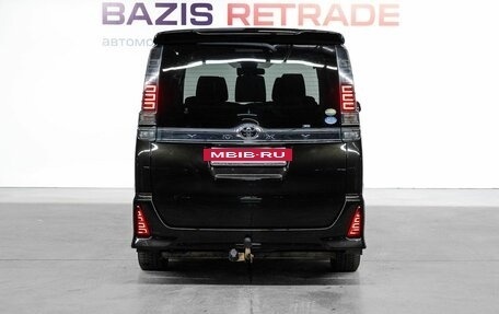 Toyota Voxy III, 2018 год, 1 949 000 рублей, 6 фотография