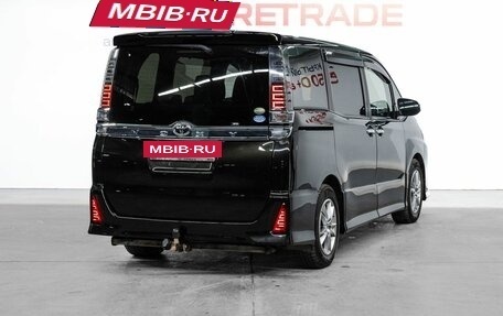 Toyota Voxy III, 2018 год, 1 949 000 рублей, 5 фотография