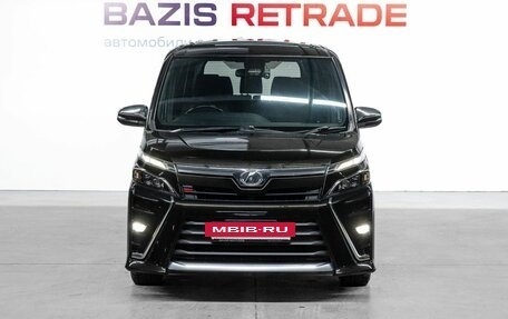 Toyota Voxy III, 2018 год, 1 949 000 рублей, 2 фотография