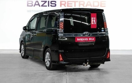 Toyota Voxy III, 2018 год, 1 949 000 рублей, 7 фотография