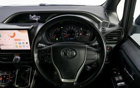 Toyota Voxy III, 2018 год, 1 949 000 рублей, 20 фотография